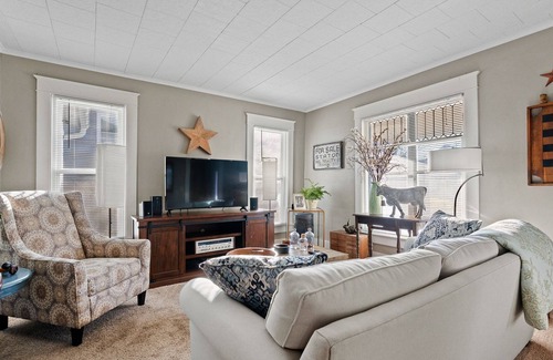 Kendallville House | Home Away From Home