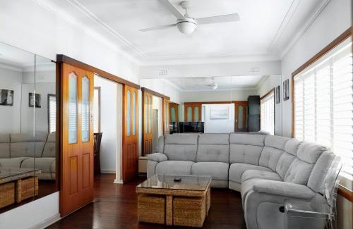 Kogarah Bay House | Home Away From Home - 3 Bedroom House Sleeps 6 - Parking