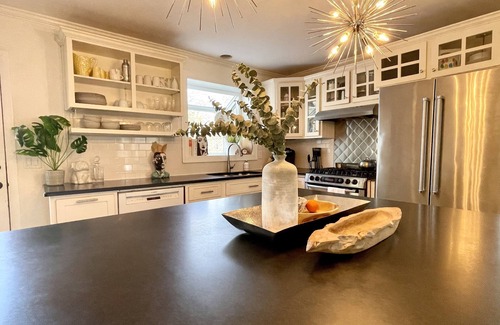 Green Hills House | Home Away From Home (5 miles to downtown)