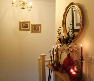 Walsall Apartment | Home Away From Home At Ideal Home & Cottage,Inviting 4 Bedroom Apartment,Sleep 8, Ideal For Contractors, Family & Groups