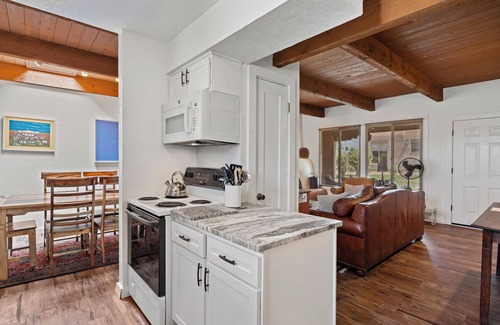 Northeast Santa Fe Hotel | Home Away From Home at Old Fort Marcy on the Hill Above Downtown