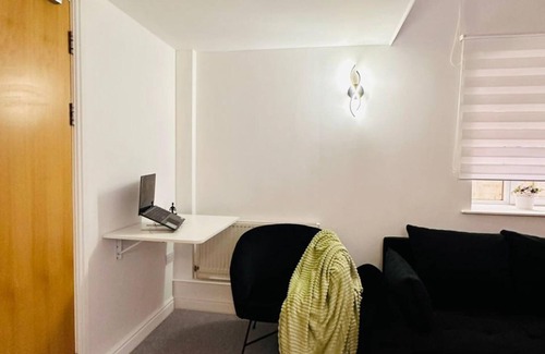 Derby Apartment | Home Away From Home- City Centre Gem