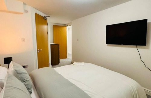 Derby Apartment | Home Away From Home- City Centre Gem