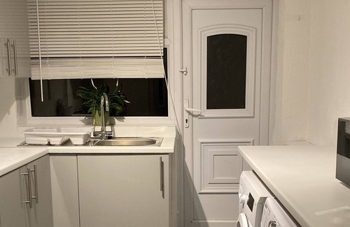 Liverpool House | Home away from Home: welcoming 2 bed whole house in North Liverpool near Aintree
