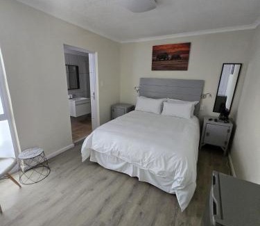 Bloubergstrand House | Home away from Home GuestHouse