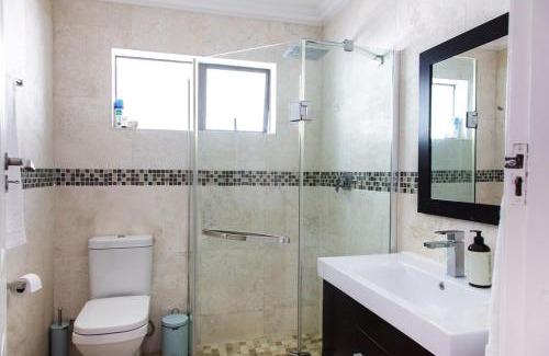 Bloubergstrand House | Home away from Home GuestHouse