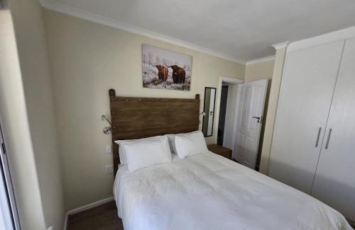 Bloubergstrand House | Home away from Home GuestHouse