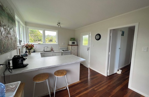 Opononi Apartment | "Home Away From Home" - Hokianga Harbour - 5 minutes drive from Opononi Village
