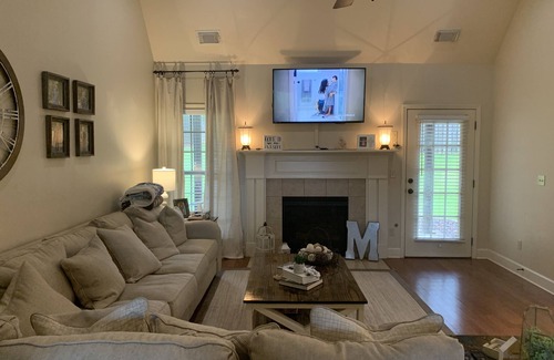 Northport House | Home away from home in quiet neighborhood