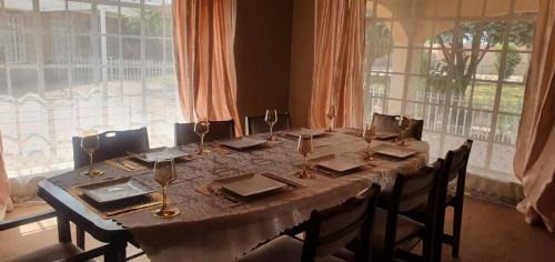 Ekurhuleni Bed & Breakfast | Home away from Home (Lakefield)