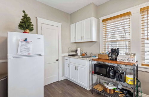 Lakewood Apartment | Home Away from Home near Downtown CLE- Entire APT!