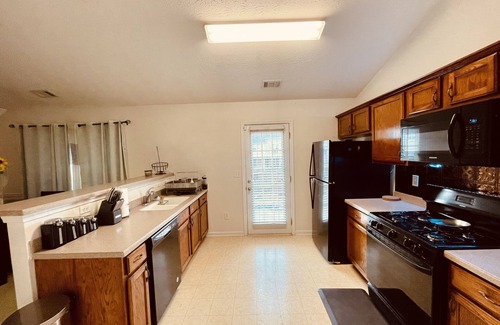 Rex House | Home away from Home, Pet friendly, Spacious home and Backyard