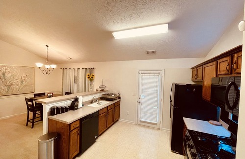 Rex House | Home away from Home, Pet friendly, Spacious home and Backyard