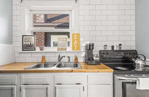 Norwood House | Home Away From Home+Snacks! Central Cincinnati