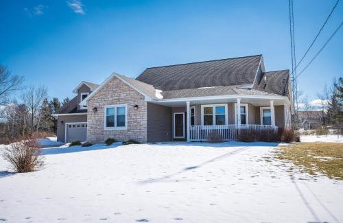 Sturgeon Bay House | Home Away from Home by Simple Life Rentals