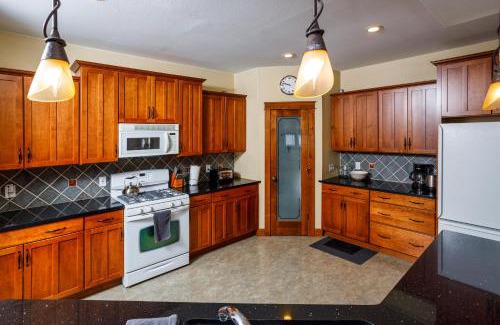 Sturgeon Bay House | Home Away from Home by Simple Life Rentals