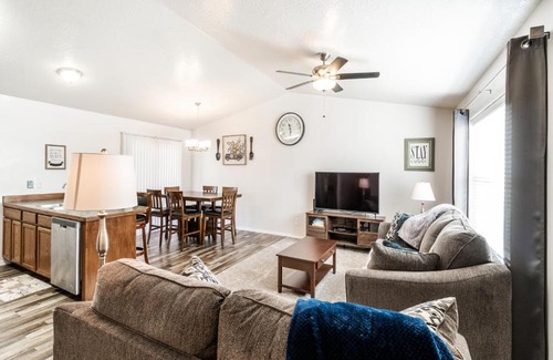 Twin Falls House | Home Away From Home
