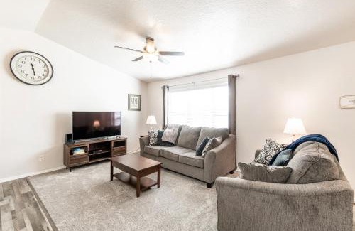 Twin Falls House | Home Away From Home
