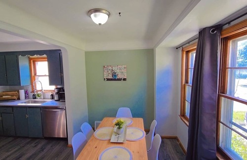 Garfield Heights House | Home Away from Home The Garfield Grove a Nature & Nostalgia Retreat