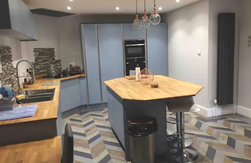 Paignton Apartment | Home by the Sea Quirky Three Bedroom Family House