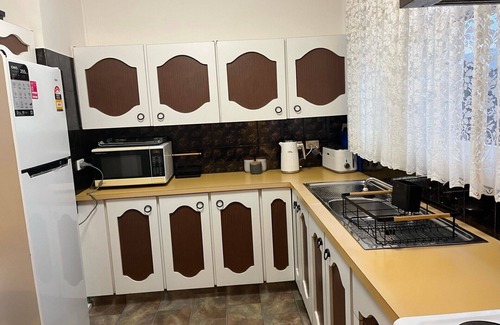 Hamilton House | Home close to entertainment, food, sporting venues with parking.