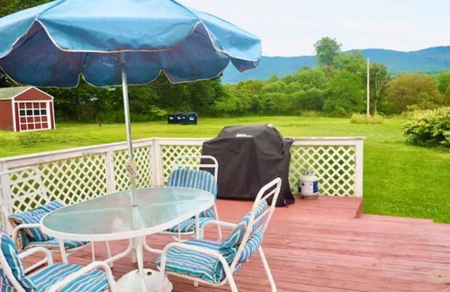 Waterbury Center House | Home Close to Stowe (perfect for ski/snowboarding)
