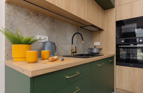 Praga Polnoc Apartment | Home Factory Estate Kotsisa by Renters