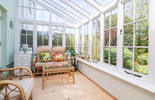 Barnstaple Cottage | HOME FARM COTTAGE, pet friendly, with open fire in Fremington, Devon
