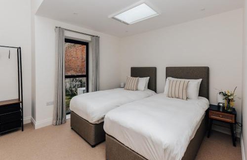 Cuddesdon House | Home Farm Holiday Homes - Sleeps 26
