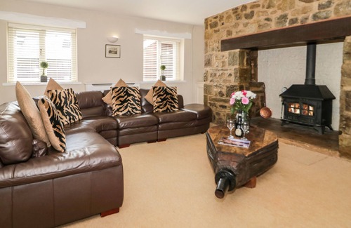 Saint Asaph Cottage | HOME FARM, pet friendly, character holiday cottage in St Asaph