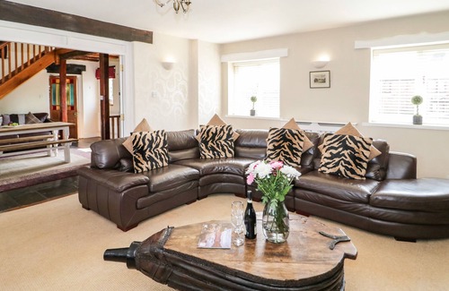 Saint Asaph Cottage | HOME FARM, pet friendly, character holiday cottage in St Asaph