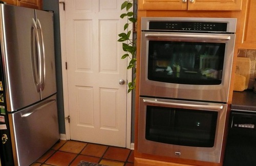 Green Spring House | Home for Derby-minutes to interstate and downtown