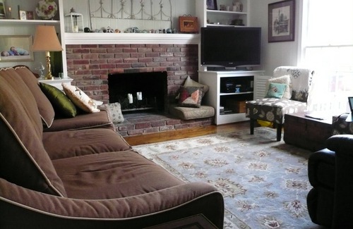 Green Spring House | Home for Derby-minutes to interstate and downtown