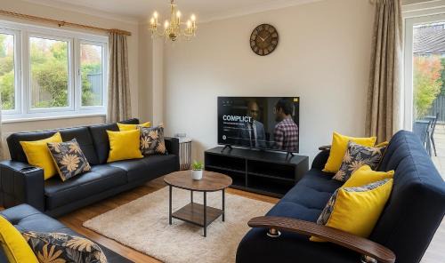 Sittingbourne Apartment | Home for Family, Contractors & Tourists!