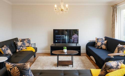 Sittingbourne Apartment | Home for Family, Contractors & Tourists!