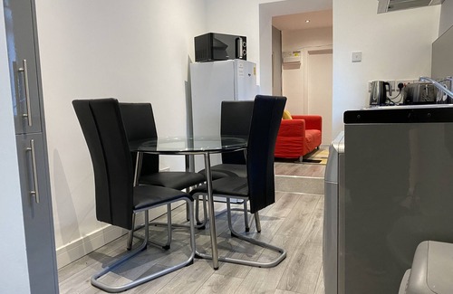 Bridgend Apartment | Home from home 2 bed Flat Within walking distance of town centre