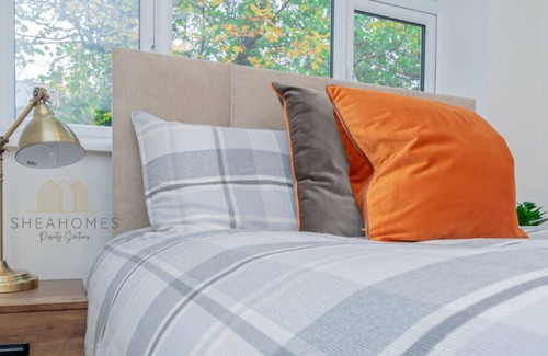 Purley Apartment | Home from Home in Croydon, London - Great transport links!