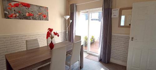 Bootle Apartment | Home from Home near LFC & train station