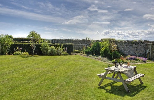 Belford Cottage | Home from home - with a large garden!