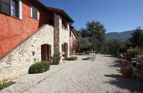 Sant'Anatolia di Narco House | Home holiday with swimming pool near Spoleto, Norcia and Assisi