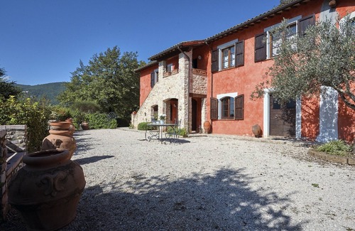 Sant'Anatolia di Narco House | Home holiday with swimming pool near Spoleto, Norcia and Assisi