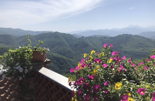Casoli House | Home Holidays with terrace and beautiful panoramic view of the Apuan Alps