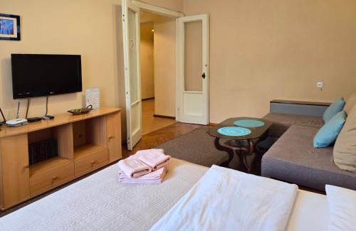 Kyiv Apartment | Home Hotel Apartments on Lva Tolstogo