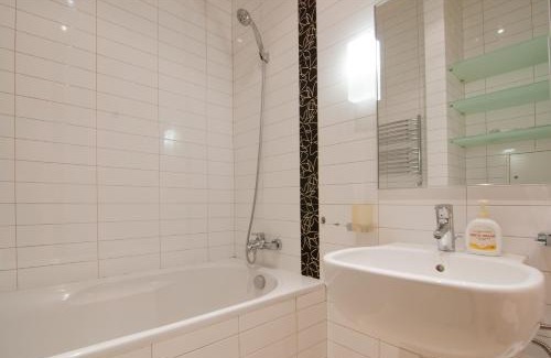 Shevchenkivs'kyi District Apartment | Home Hotel Apartments on Zoloti Vorota