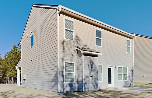 Fairburn House | Home in Fairburn!