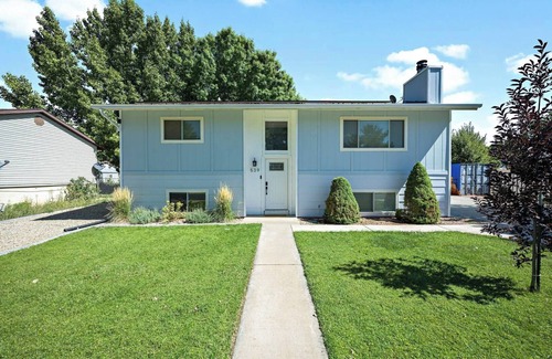 Kanab House | Home in Kanab with Game Room. Sleeps 10, Pets OK!