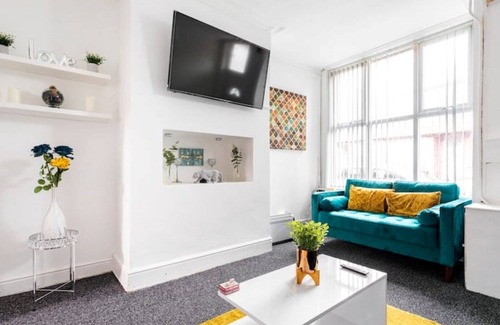 Levenshulme Apartment | Home in Levenshulme, Manchester