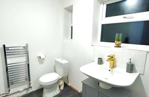 Levenshulme Apartment | Home in Levenshulme, Manchester