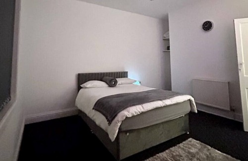 Levenshulme Apartment | Home in Levenshulme, Manchester