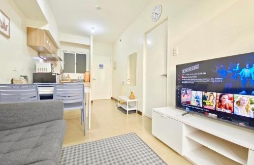 Ermita Apartment | Home in Manila Breathtaking Sunset View